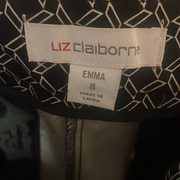 Liz Claiborne size 8 ankle length mid rise pant - Picture 2 of 5